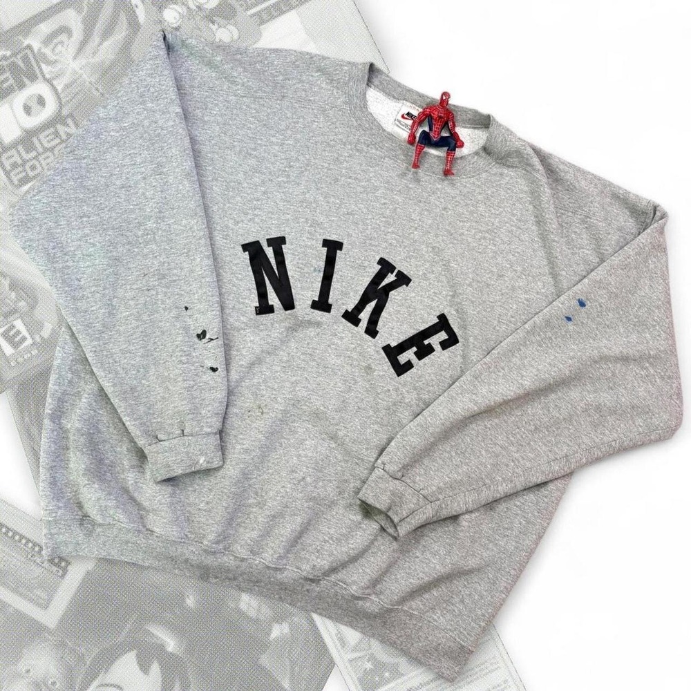 Vintage 90’s Boxy Nike University Font Paint Splattered Pullover Sweatshirt